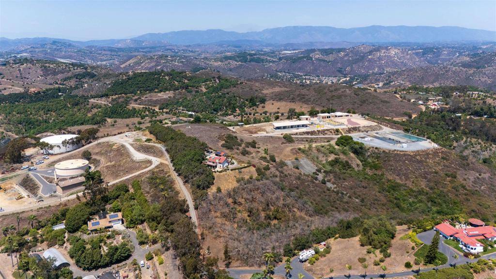 Vista, CA 92084,3829 Silverleaf Ln