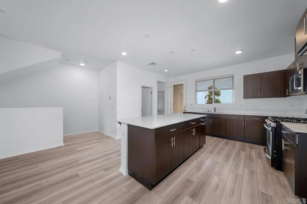 San Diego, CA 92154,5232 Beachfront Cove St #81