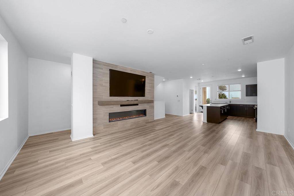 San Diego, CA 92154,5232 Beachfront Cove St #81