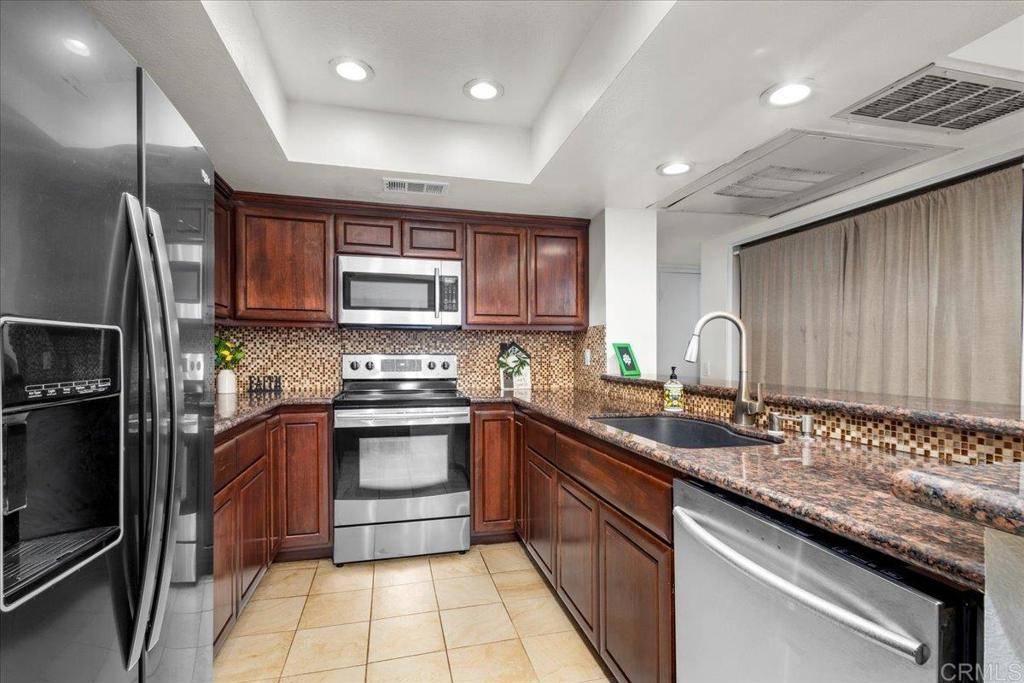 San Diego, CA 92115,5885 El Cajon BLVD #204