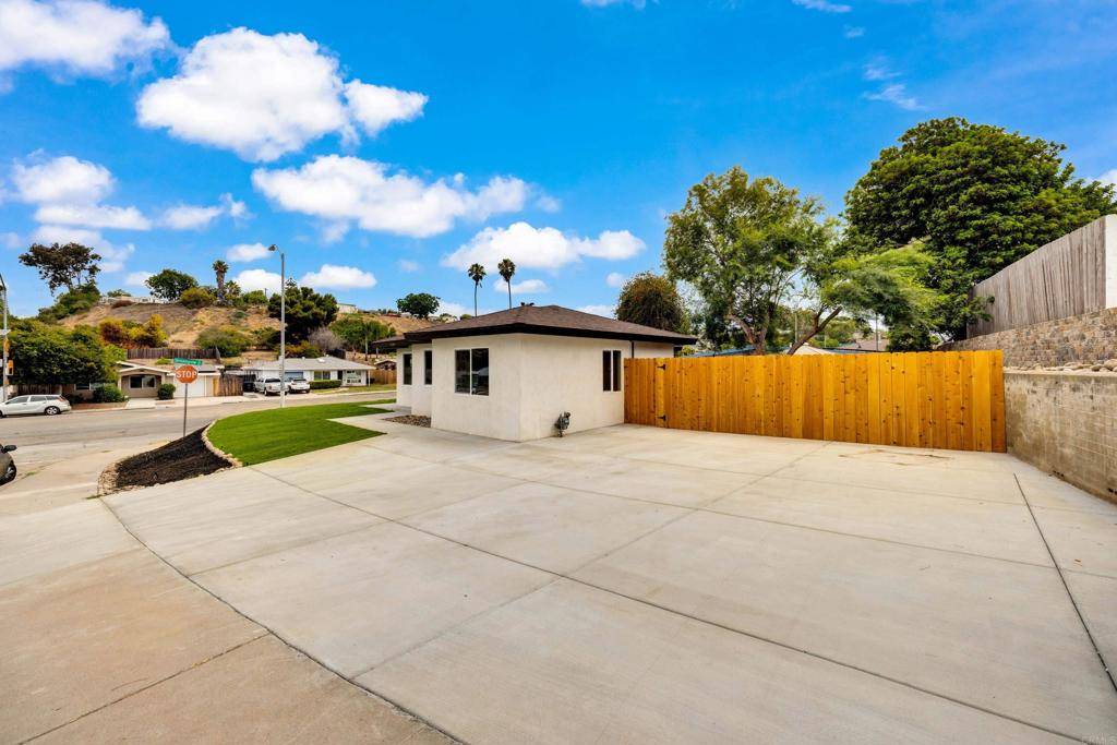 San Diego, CA 92115,3489 Glade ST