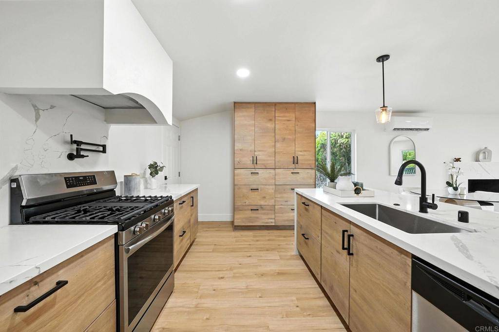 El Cajon, CA 92021,8004 Wonder LN