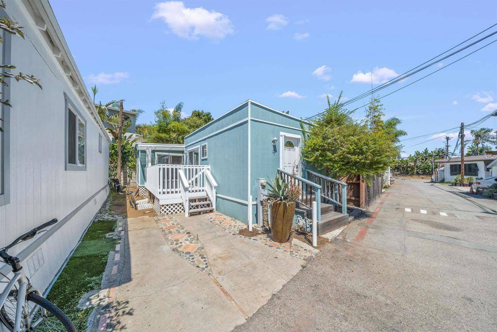 Encinitas, CA 92024,155 W Jason ST #5