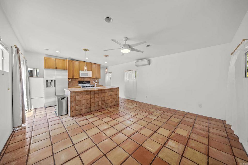 Encinitas, CA 92024,155 W Jason ST #5