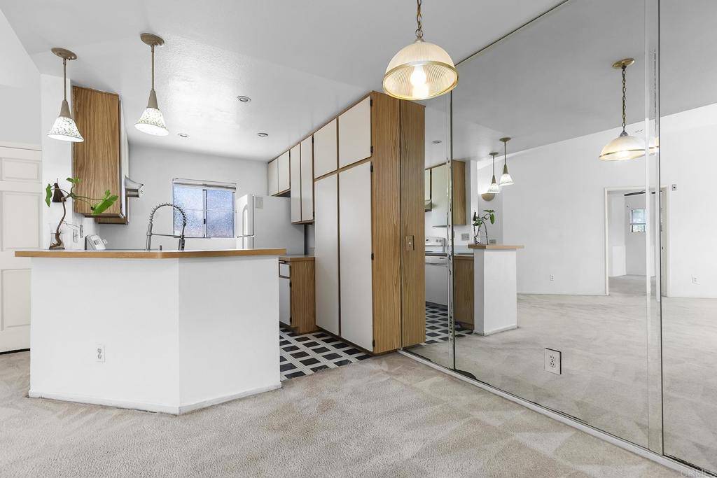 San Diego, CA 92111,7248 Camino Degrazia #297