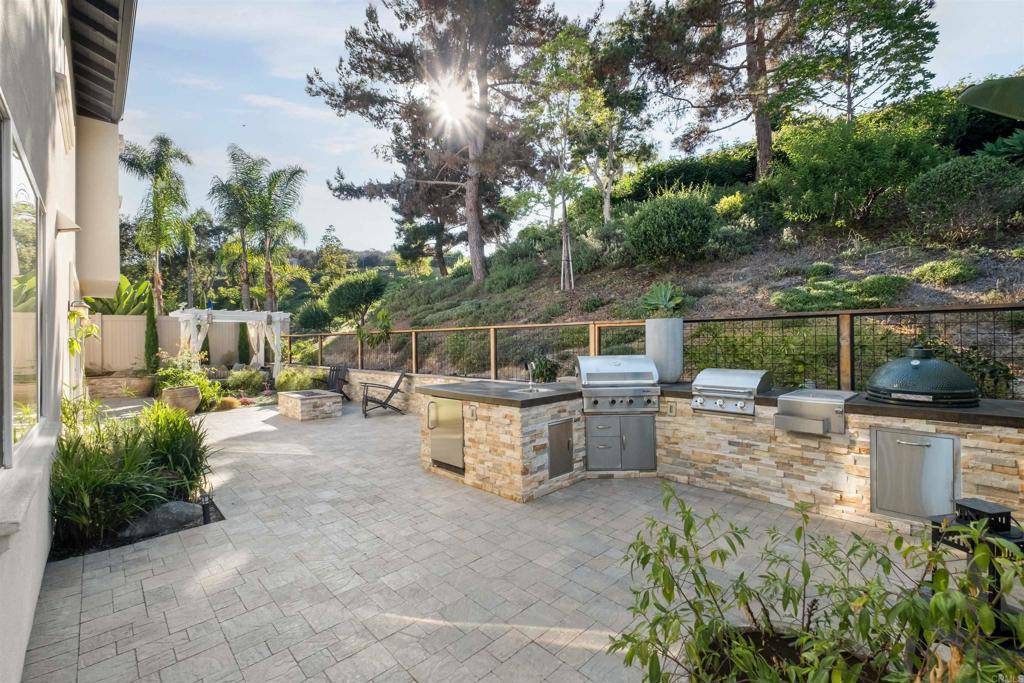 Carlsbad, CA 92011,1652 Amante CT