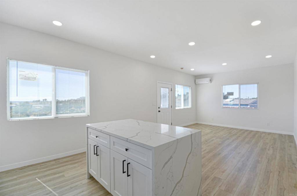 San Diego, CA 92114,6378 Scimitar DR