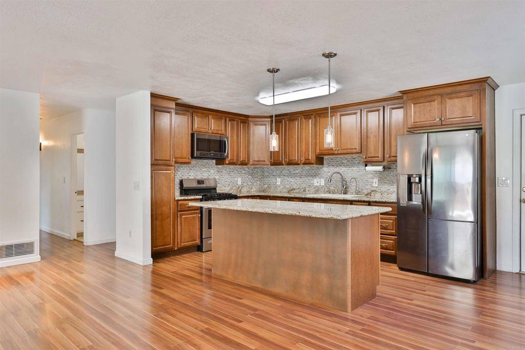 Chula Vista, CA 91910,893 Crest DR