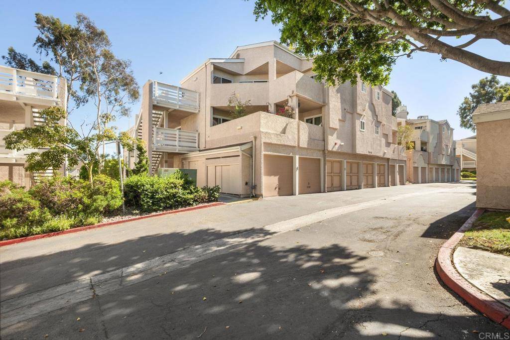 San Diego, CA 92111,7048 Camino Degrazia #237