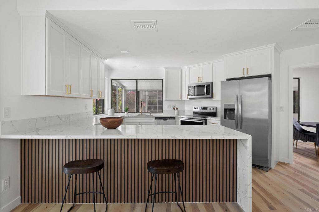 Escondido, CA 92026,8975 Lawrence Welk DR #211