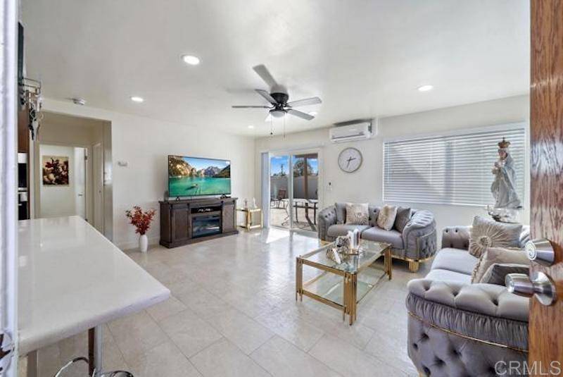 El Cajon, CA 92021,1407 Five D DR