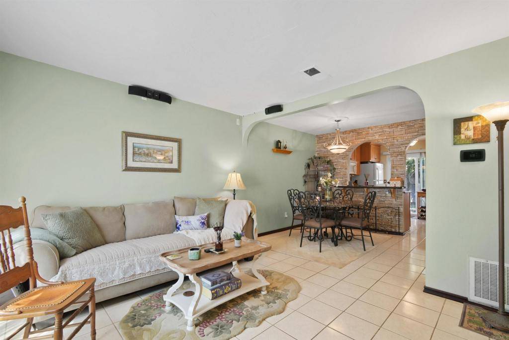 Santee, CA 92071,10158 Carefree DR