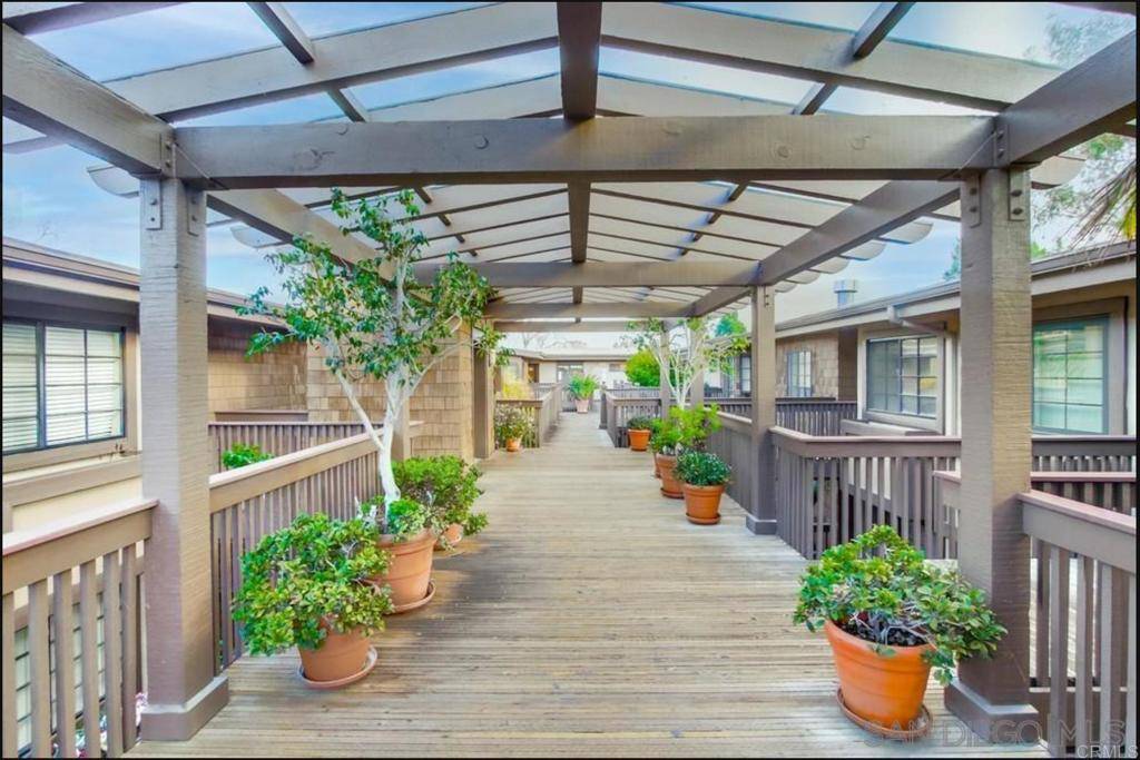 San Diego, CA 92037,8840 Villa La Jolla Dr #203