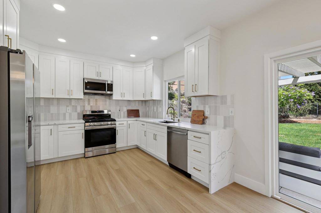 Oceanside, CA 92057,5471 Papagallo DR