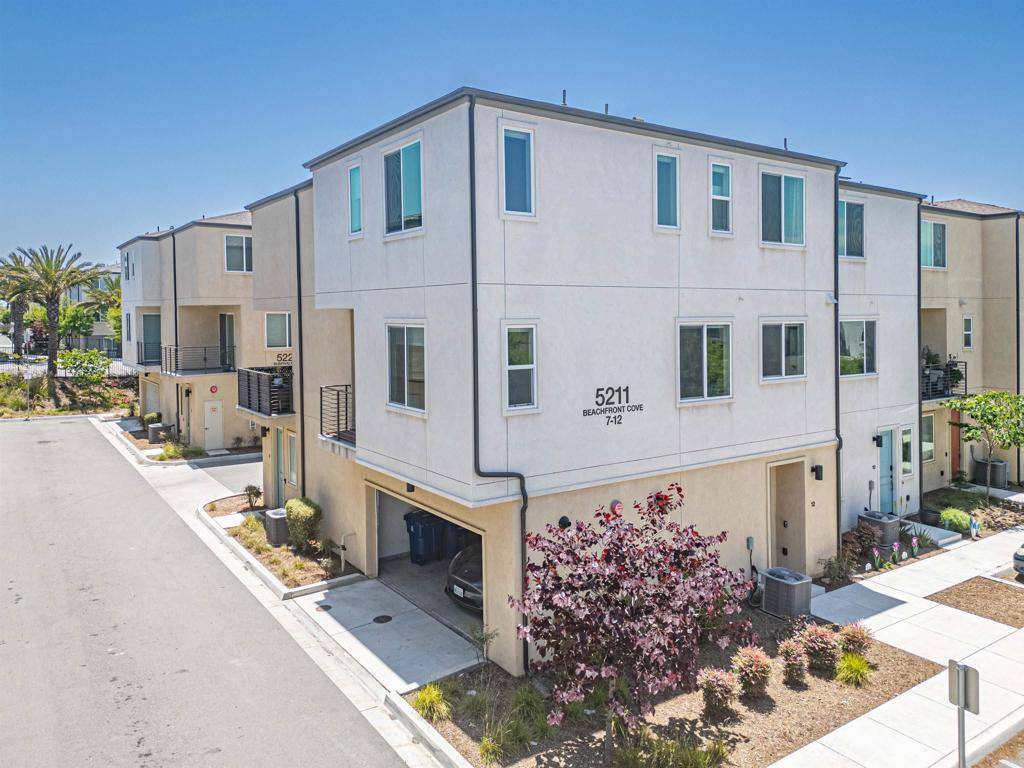 San Diego, CA 92154,5211 Beachfront Cove #12