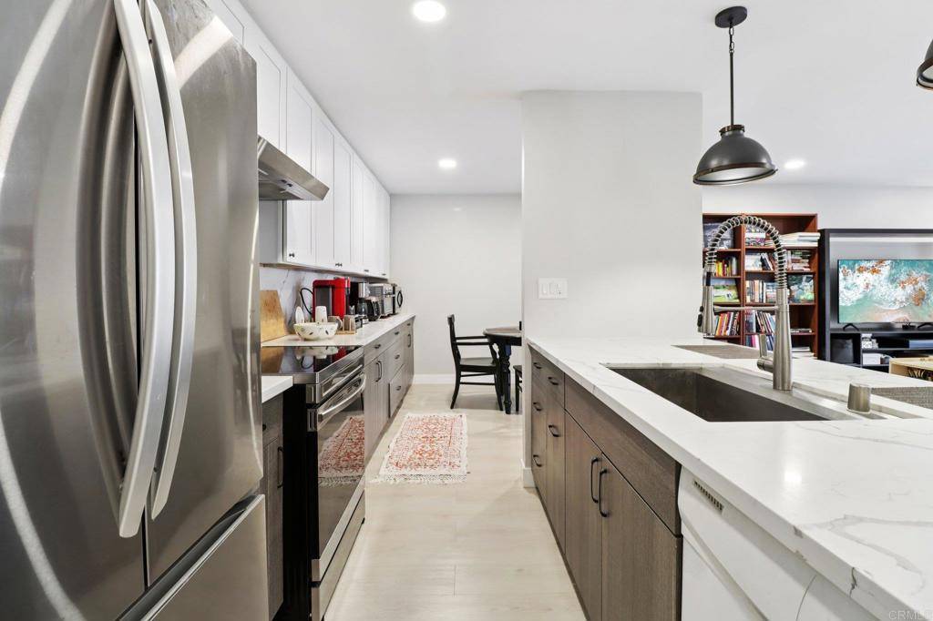 Carlsbad, CA 92009,2348 La Costa Ave #202