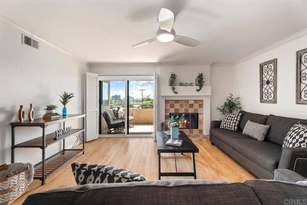 San Diego, CA 92119,6960 Hyde Park Dr #4