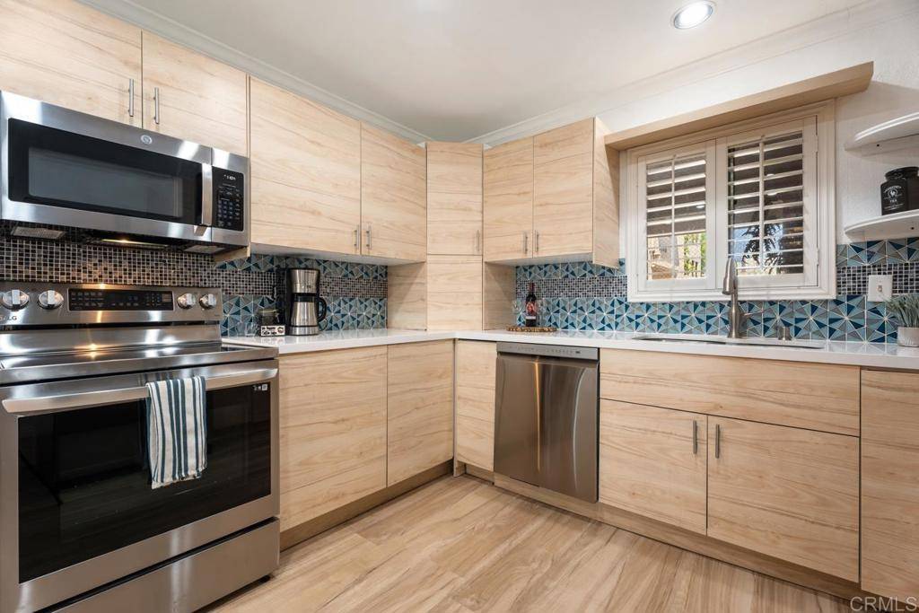 San Diego, CA 92119,6960 Hyde Park Dr #4