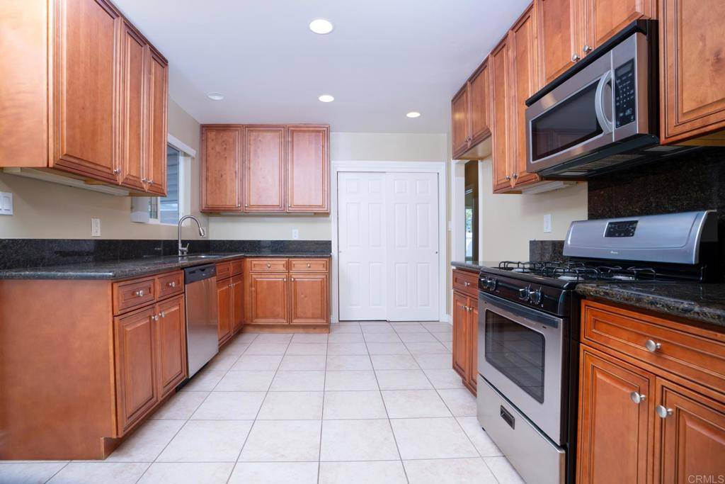 La Mesa, CA 91941,3381 Par DR
