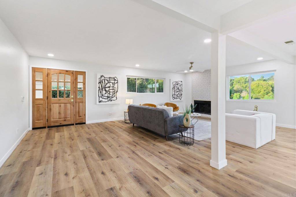 Vista, CA 92084,1917 Friendly DR