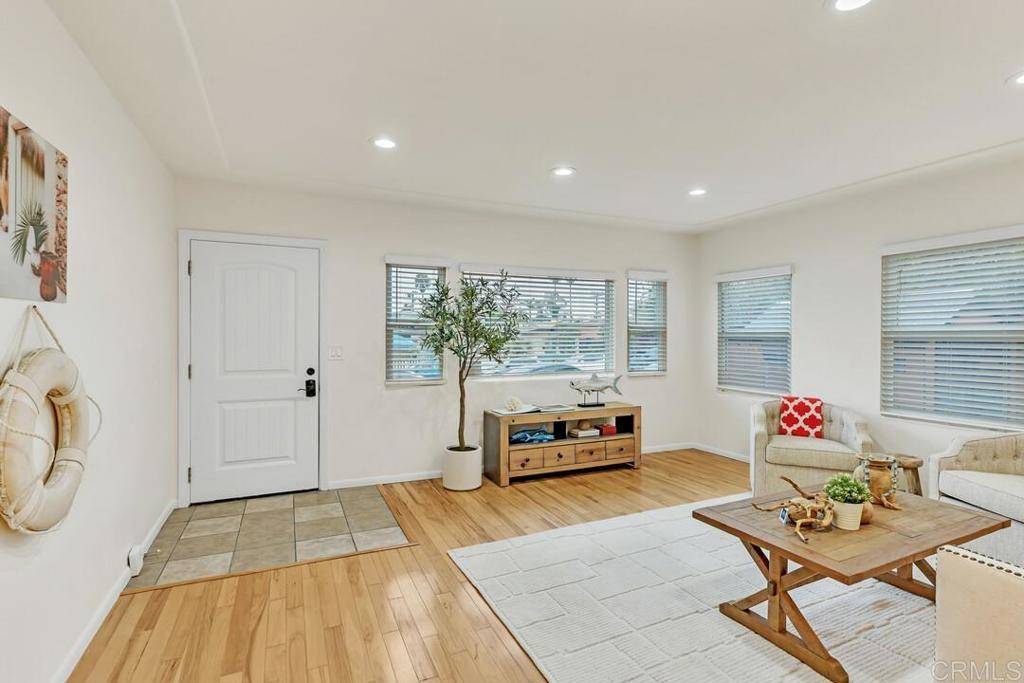 San Diego, CA 92107,4725 Saratoga AVE