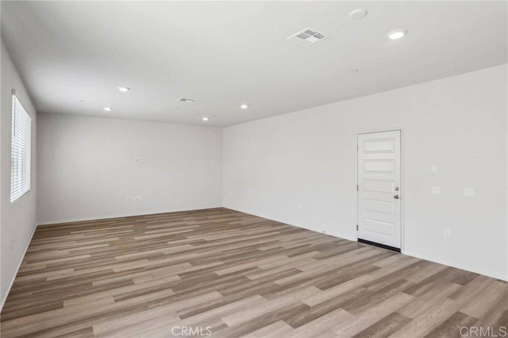 Lake Elsinore, CA 92532,19404 Brush Creek Way