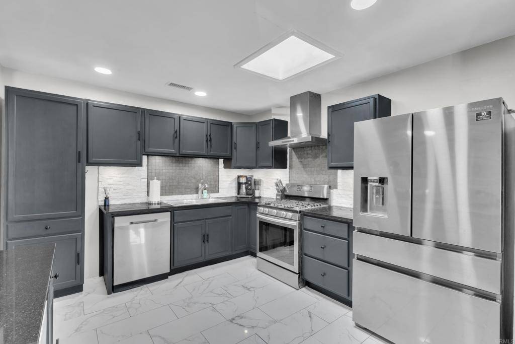 El Cajon, CA 92021,1658 N Mollison AVE