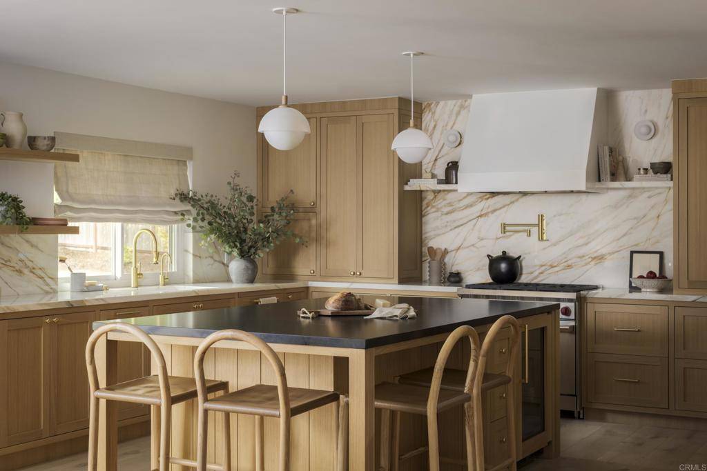 Encinitas, CA 92024,710 Edelweiss LN