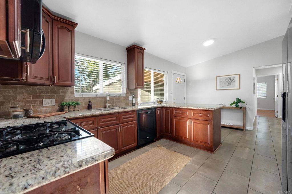 Chula Vista, CA 91911,974 Helix AVE