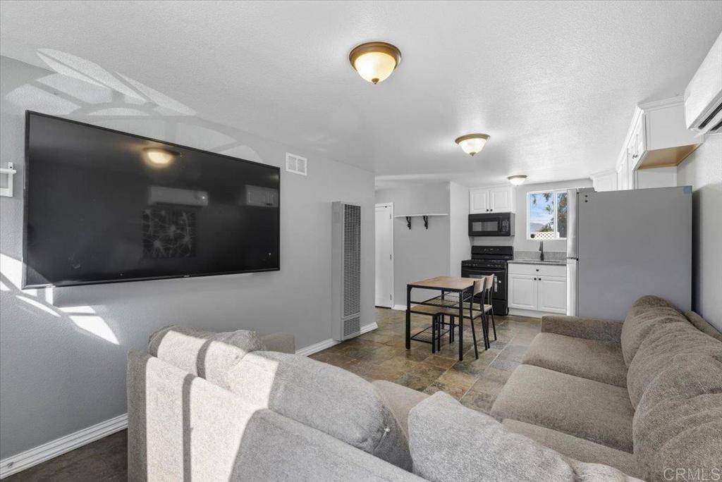 El Cajon, CA 92019,1233 Bonita Way