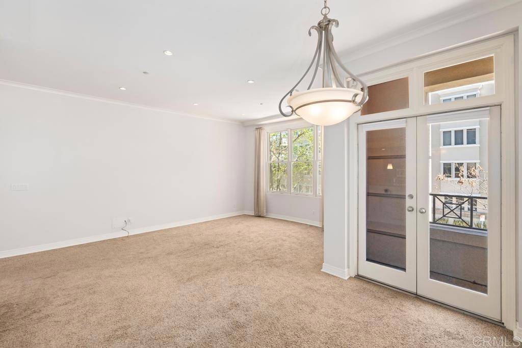 San Diego, CA 92101,650 Columbia ST #211