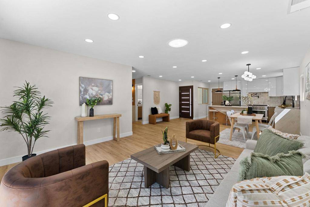 San Diego, CA 92117,4984 Gaylord DR