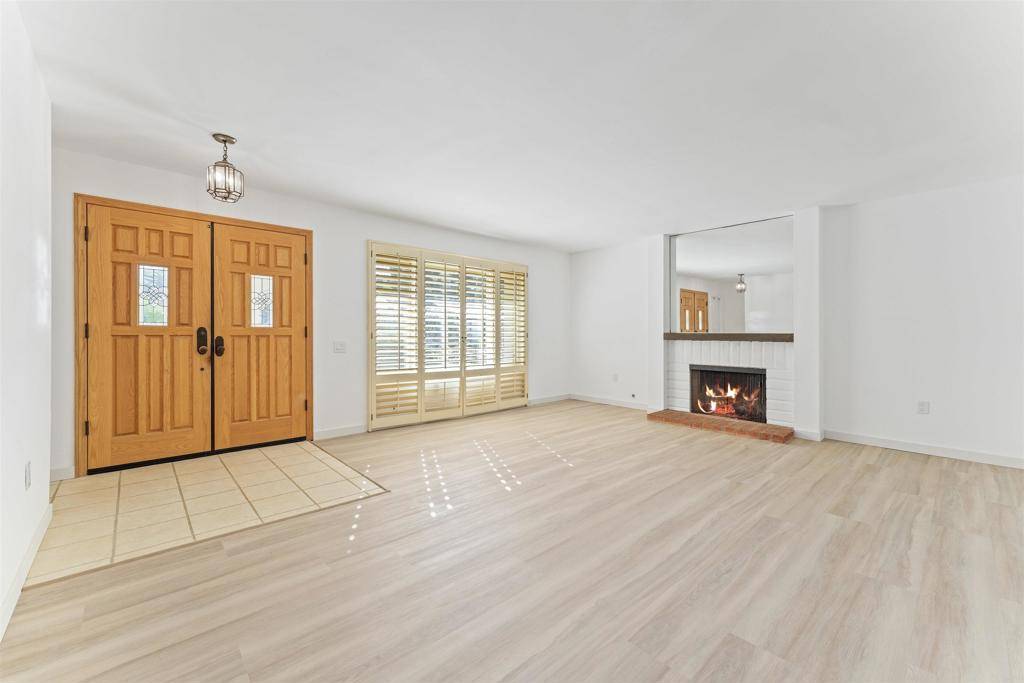 San Diego, CA 92117,4690 Lisann St