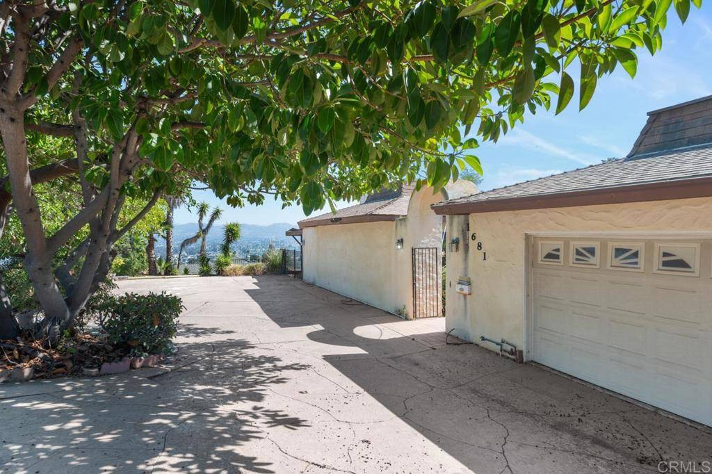 El Cajon, CA 92020,1681 Hillsmont DR
