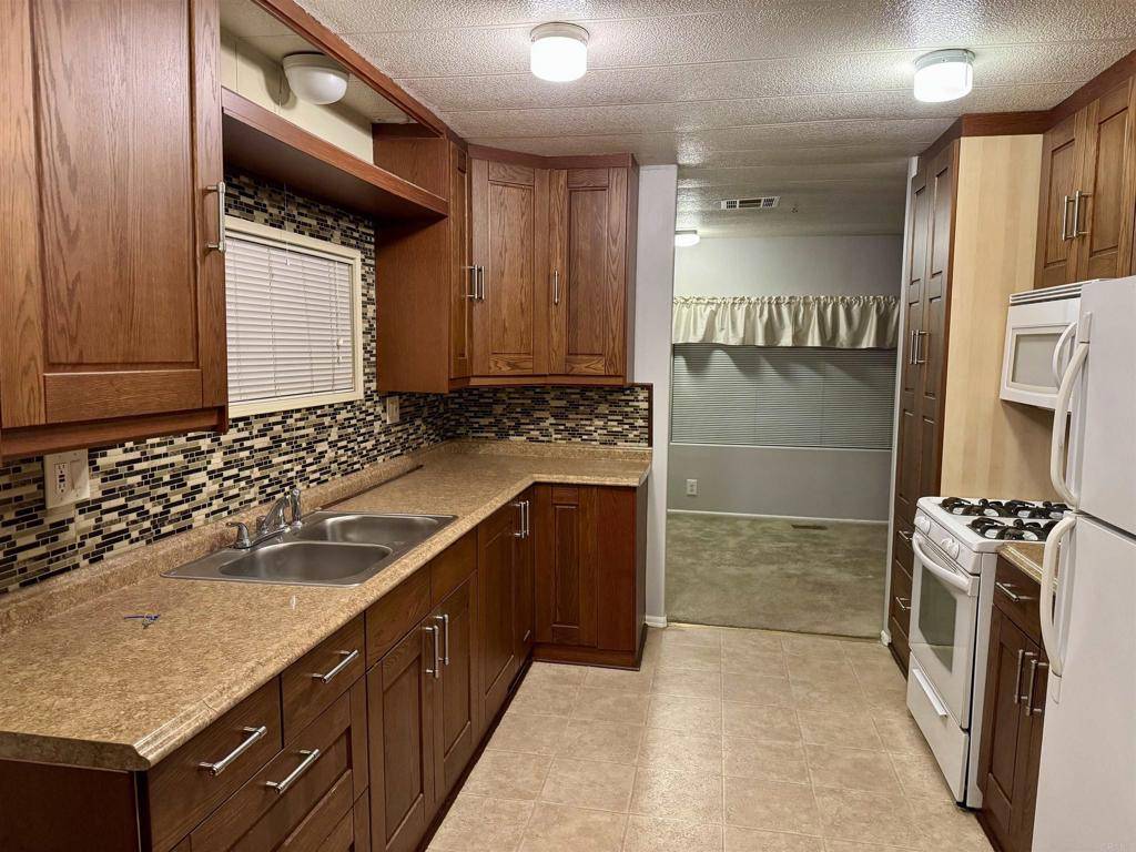 Chula Vista, CA 91913,1925 Otay Lakes Rd #39