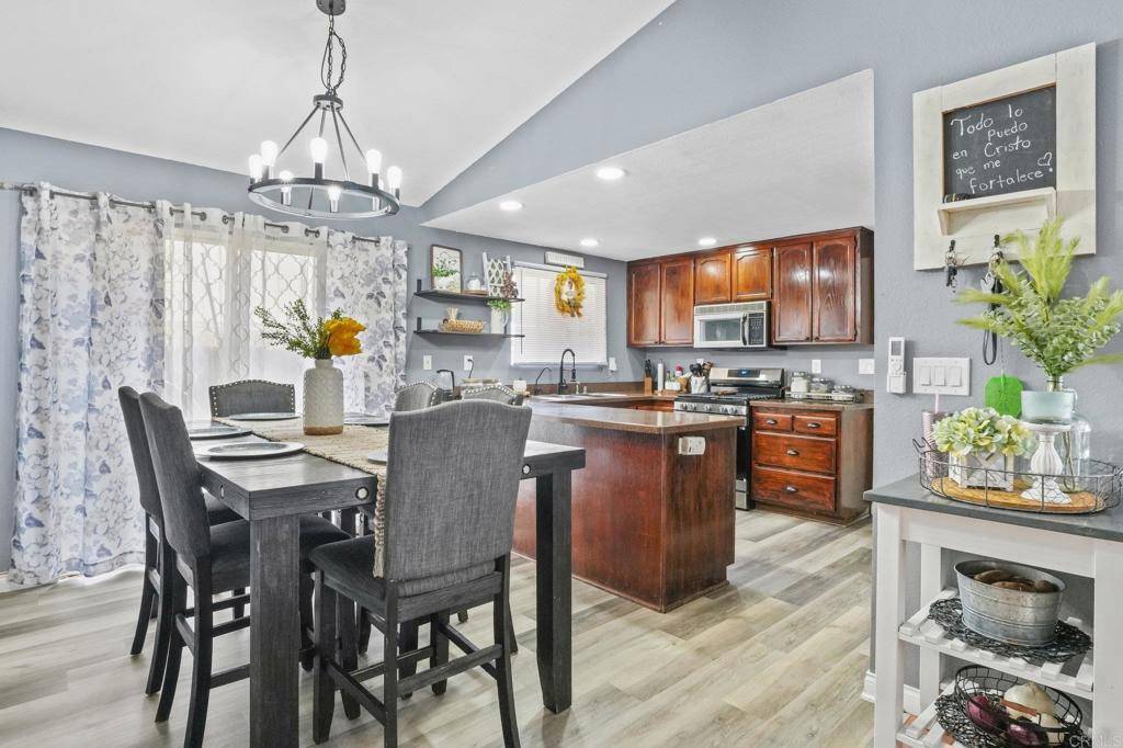 Ramona, CA 92065,722 8Th ST