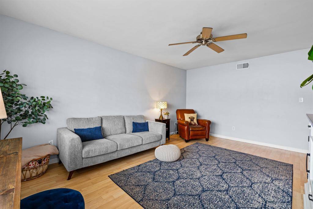 Santee, CA 92071,10121 Pinewood