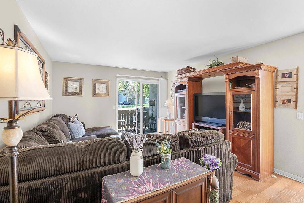 Escondido, CA 92027,2536 White Oak PL #1