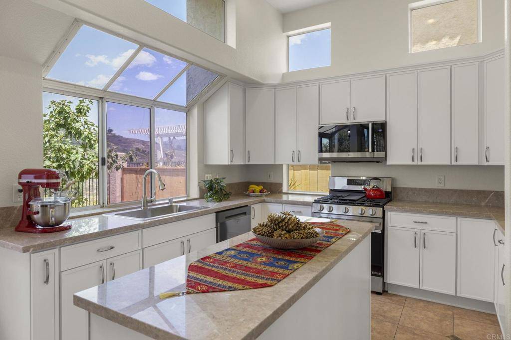 San Diego, CA 92129,9432 Hito CT