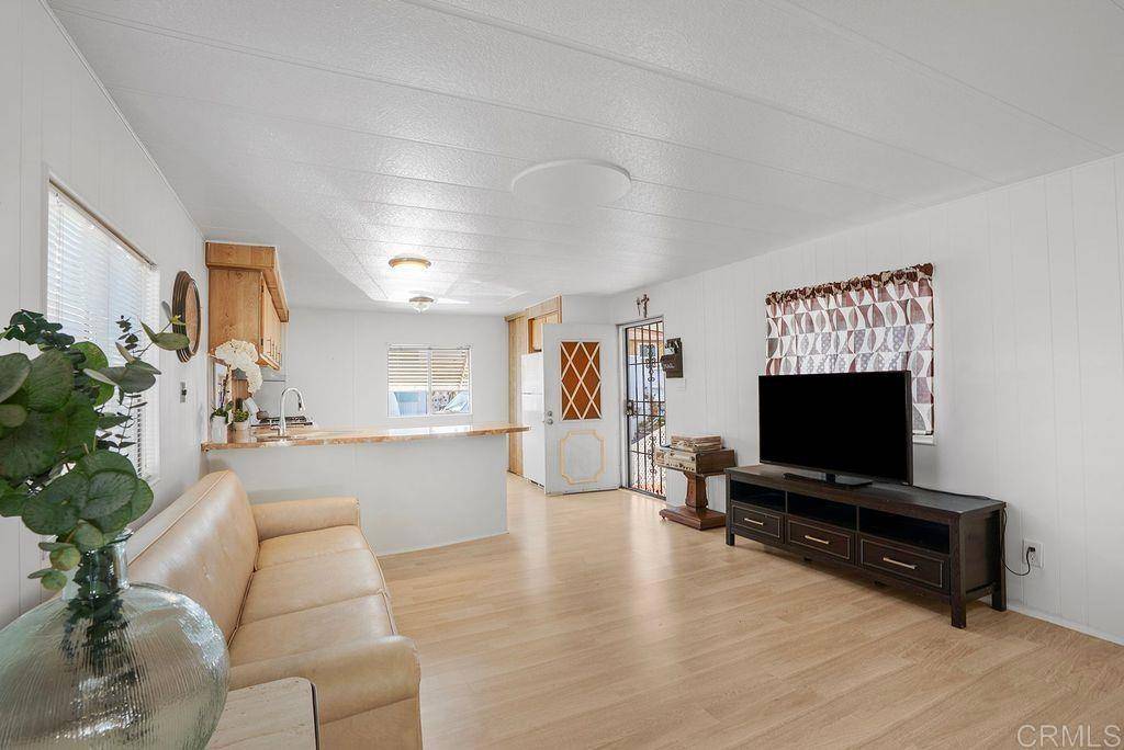 El Cajon, CA 92021,998 East Main ST #50