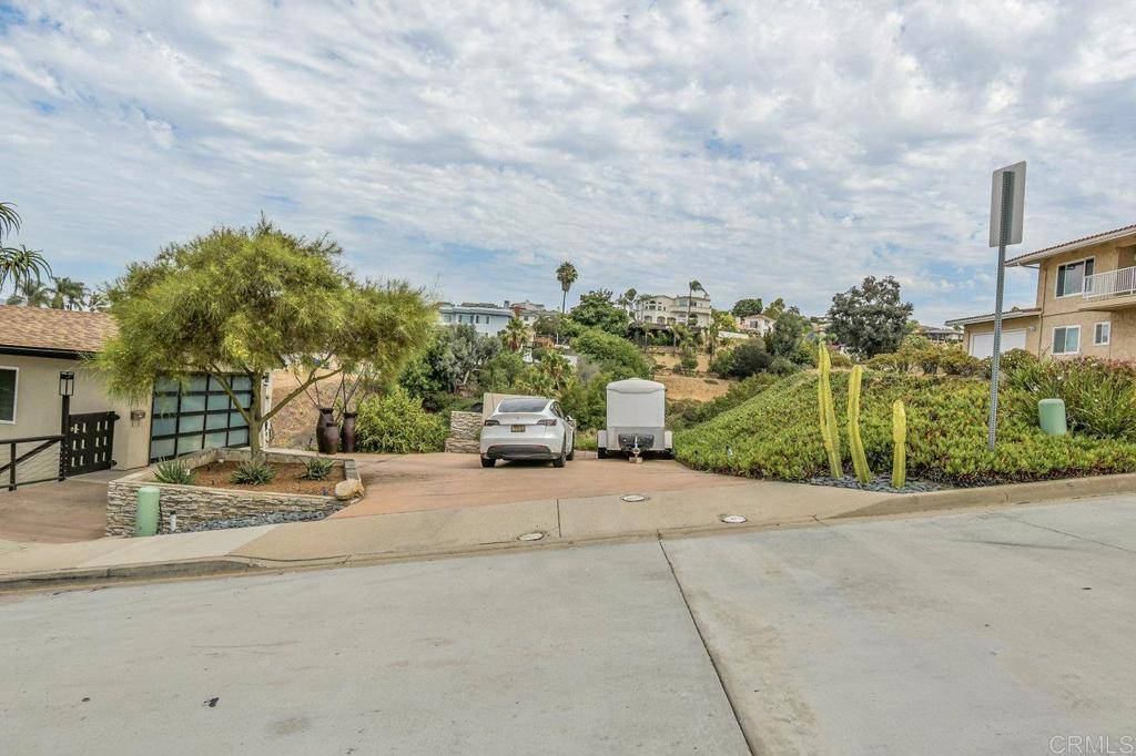 San Diego, CA 92117,3546 Trenton AVE