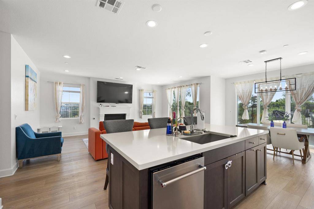 Bonita, CA 91902,8304 The Grant PL