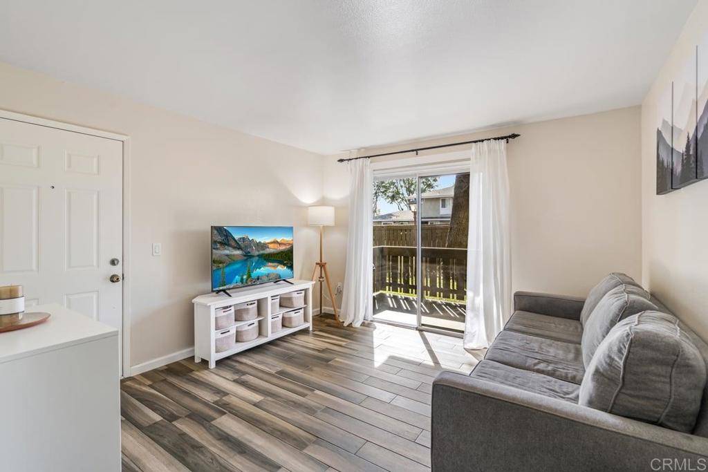 Escondido, CA 92027,2528 White Oak Place #5