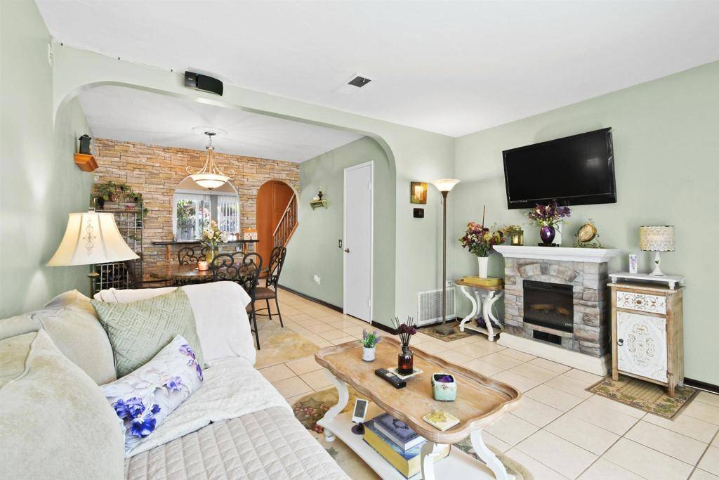 Santee, CA 92071,10158 Carefree DR