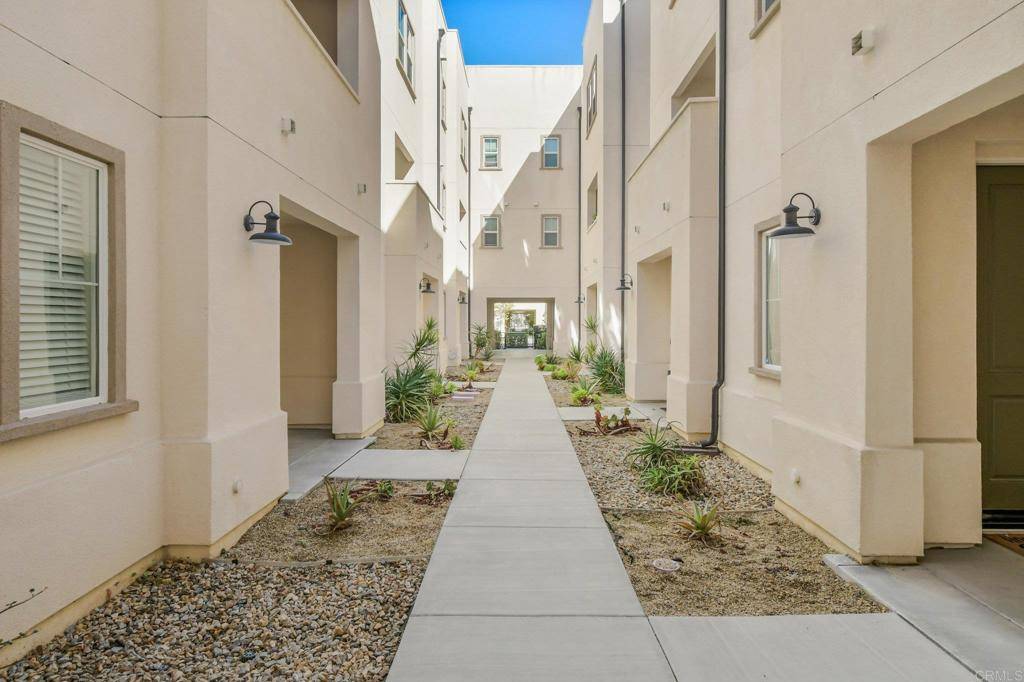 San Diego, CA 92154,5381 Calle Rockfish #60