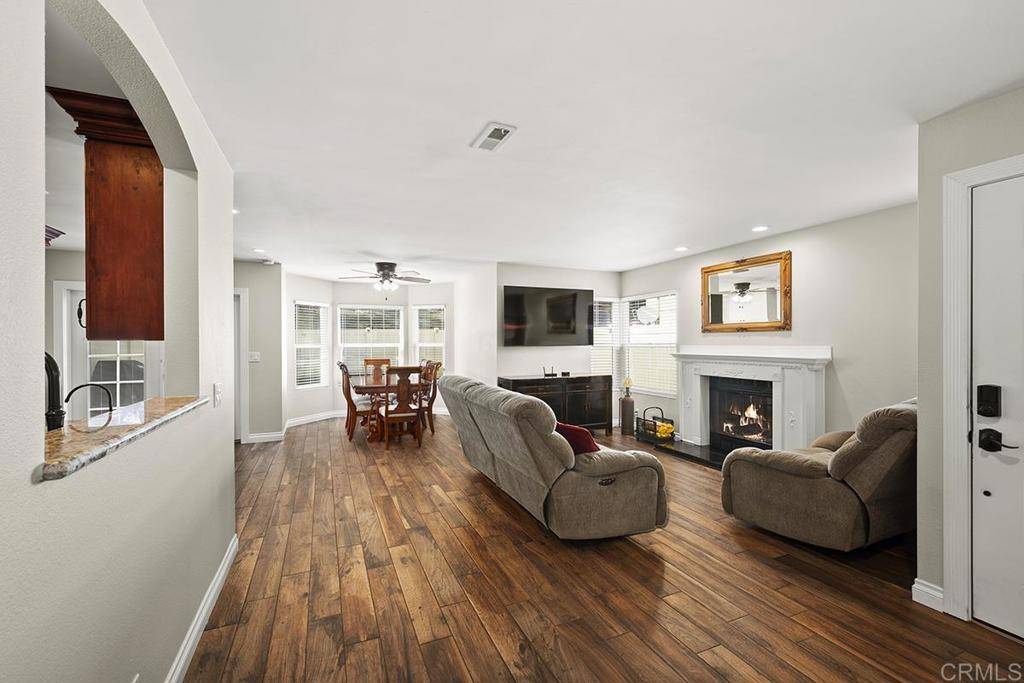 San Diego, CA 92139,2478 Manzana Way