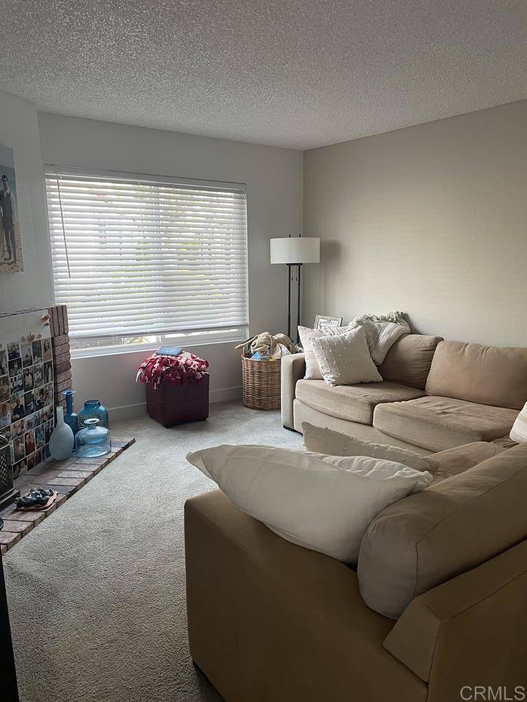 Carlsbad, CA 92009,3463 Caminito Sierra