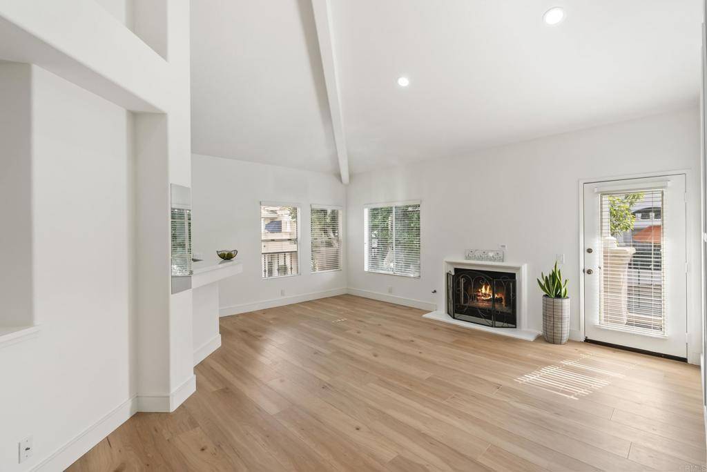 San Diego, CA 92122,7215 Calabria Ct #74