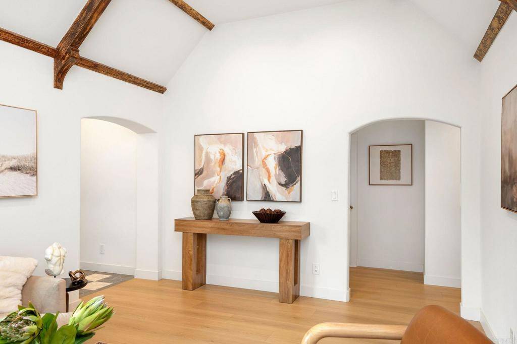 Los Angeles, CA 90008,4328 Angeles Vista Blvd