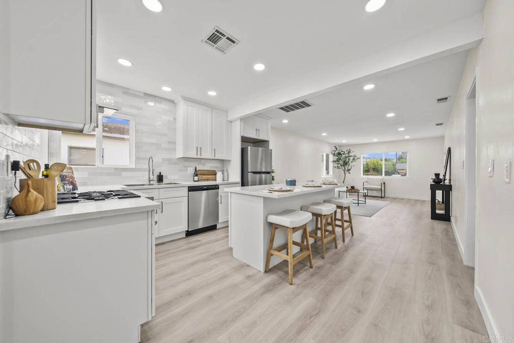 San Diego, CA 92115,4733 Soria DR